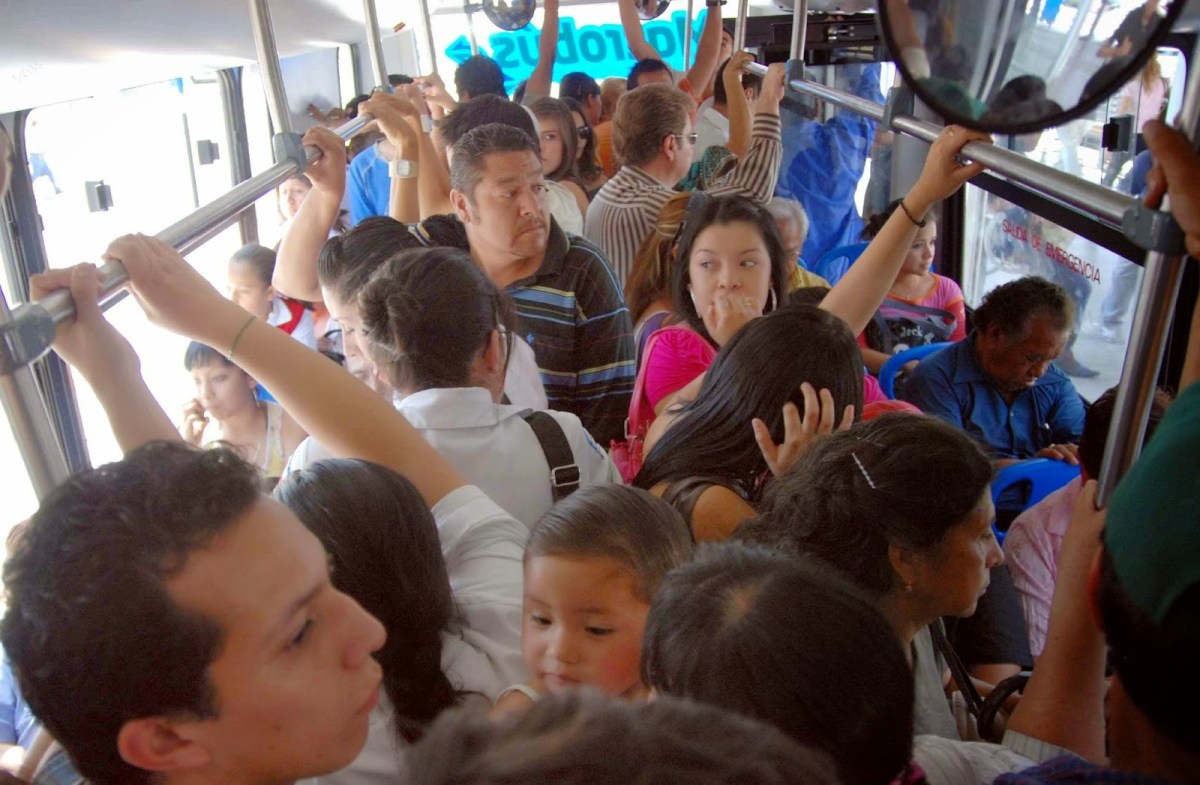 Los Pinche Odio – Parte 1: En el transporte&nbsp;público